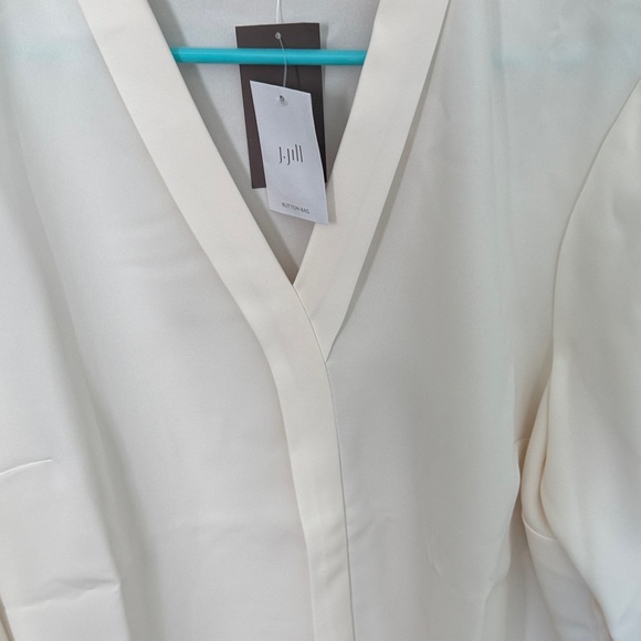 NWT 🌸 J. Jill Cream V-Neck Blouse Size Large - Picture 5 of 10